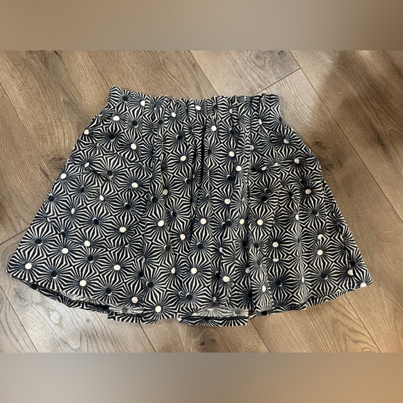 Dresses & Skirts - Black and White Patterned Women's Skirt. Free people. Size medium.